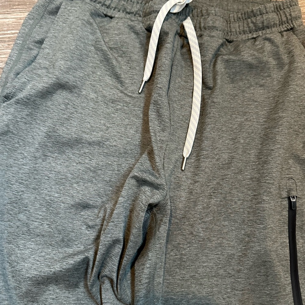 Vuori Men’s Small Sunday performance Jogger Pants Heather Green - Picture 7 of 14